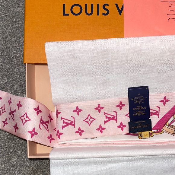Louis Vuitton Pink and Cream Silk Scarf - Picture 3 of 7